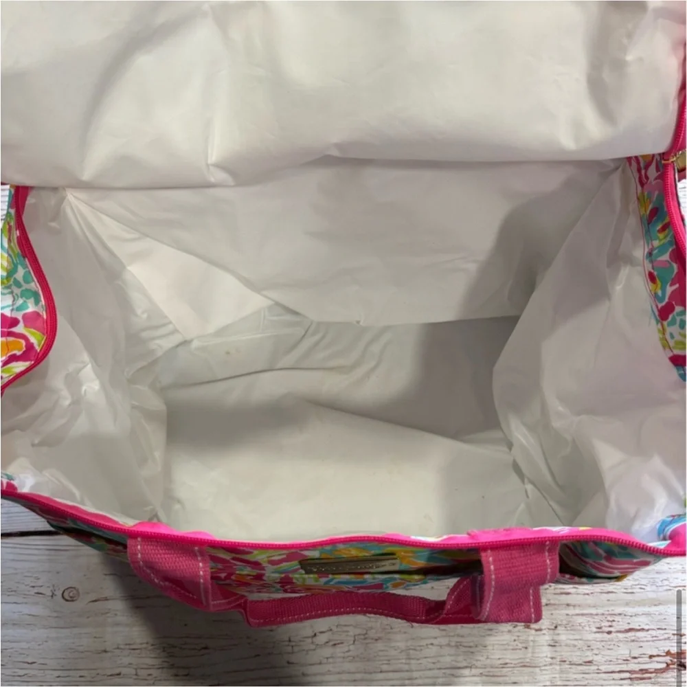Lilly Pulitzer Insulated Beach Cooler in Lovers Coral with shoulder strap NEW - Picture 4 of 8